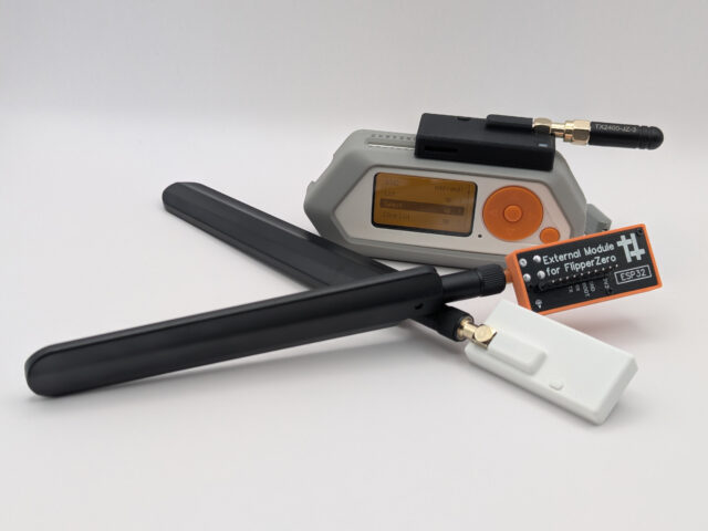 Модуль ESP32 Marauder с внешней антенной — изображение 9